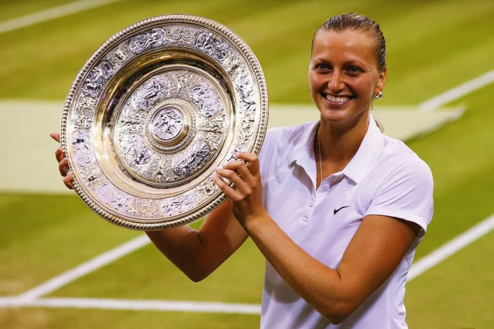 科维托娃重返赛场，比赛局势复杂首场状态出色，独行侠观众沸腾！赢得满堂喝彩