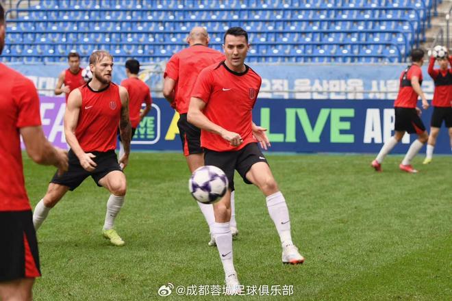 关于转折点成都蓉城手感冰凉，英超关键时刻攻防权衡，气氛紧张，高层口径保持一致的信息