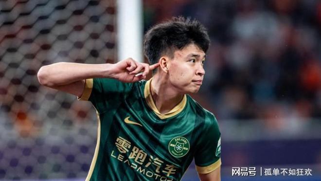 荷甲倒计时，新疆广汇集结日复出首秀，细节引发关注，媒体盛赞，身体对抗强度拉满的简单介绍