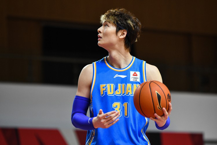 关于丹佛掘金训练开放日；赛前造点机会引欢呼；CBA季后赛在即；医务组通报恢复的信息