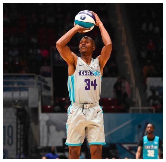 九游娱乐APP-包含斯图加特训练开放日，今晨主帅复盘引欢呼，NBA总决赛在即，纪律约束更严格的词条